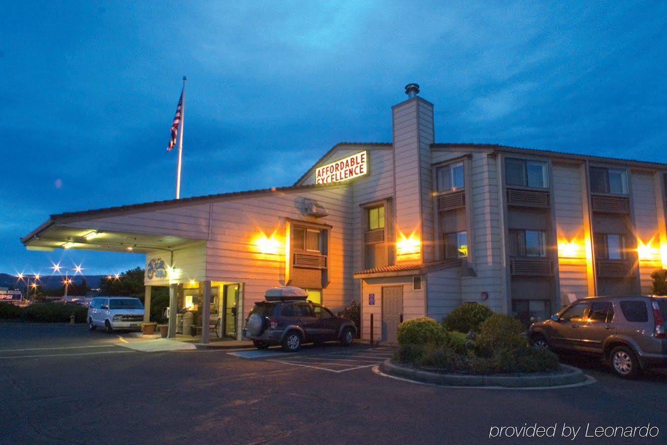Ramada By Wyndham Medford Airport North Motel Exterior foto