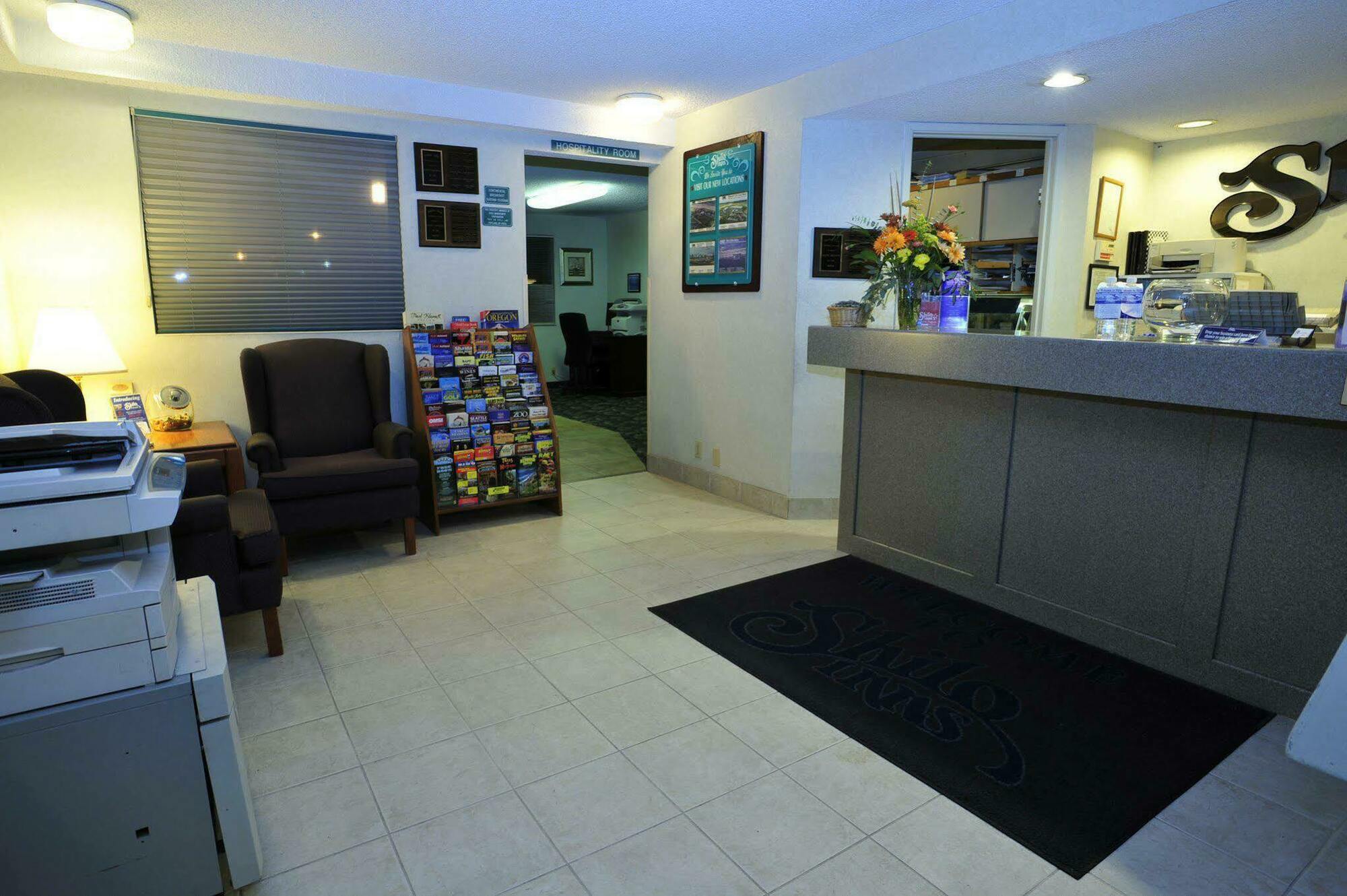 Ramada By Wyndham Medford Airport North Motel Interior foto